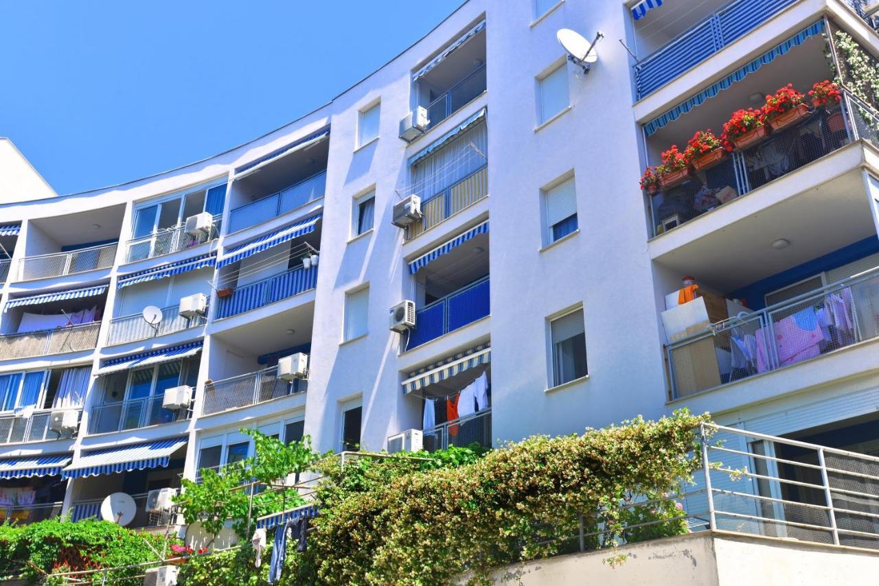 One Bedroom Apartment Terrace Parking Split Exteriör bild
